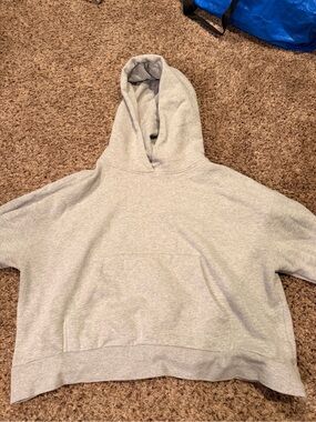 Cropped and oversized garage hoodie